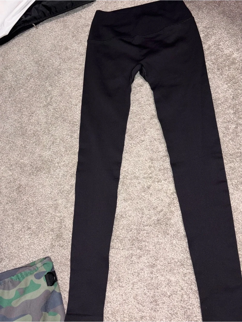 🧘‍♀️ Alo Yoga Seamless High-Waist Ribbed Legging – Black (Size XS)